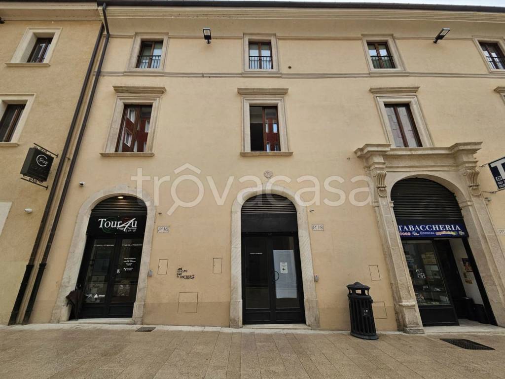 negozio in affitto a L'Aquila in zona Centro Città