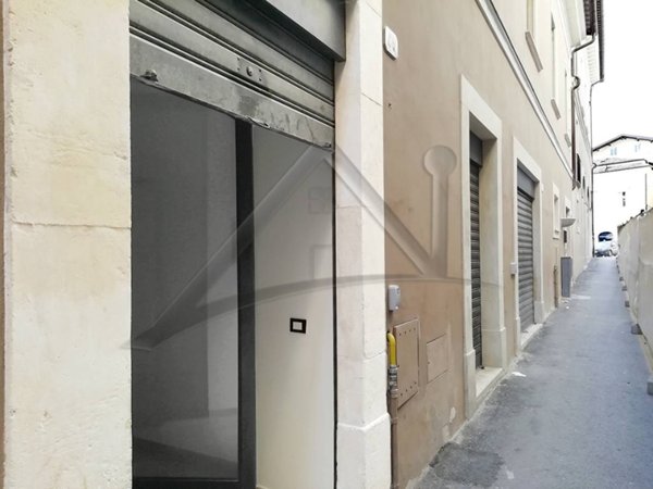 locale commerciale in affitto a L'Aquila in zona Centro Città