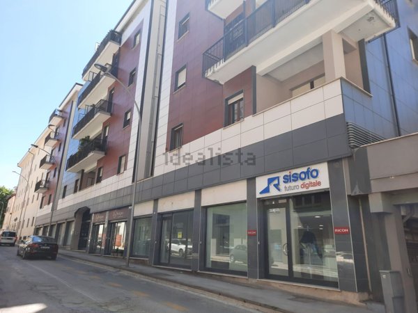 locale commerciale in affitto a L'Aquila in zona Centro Città