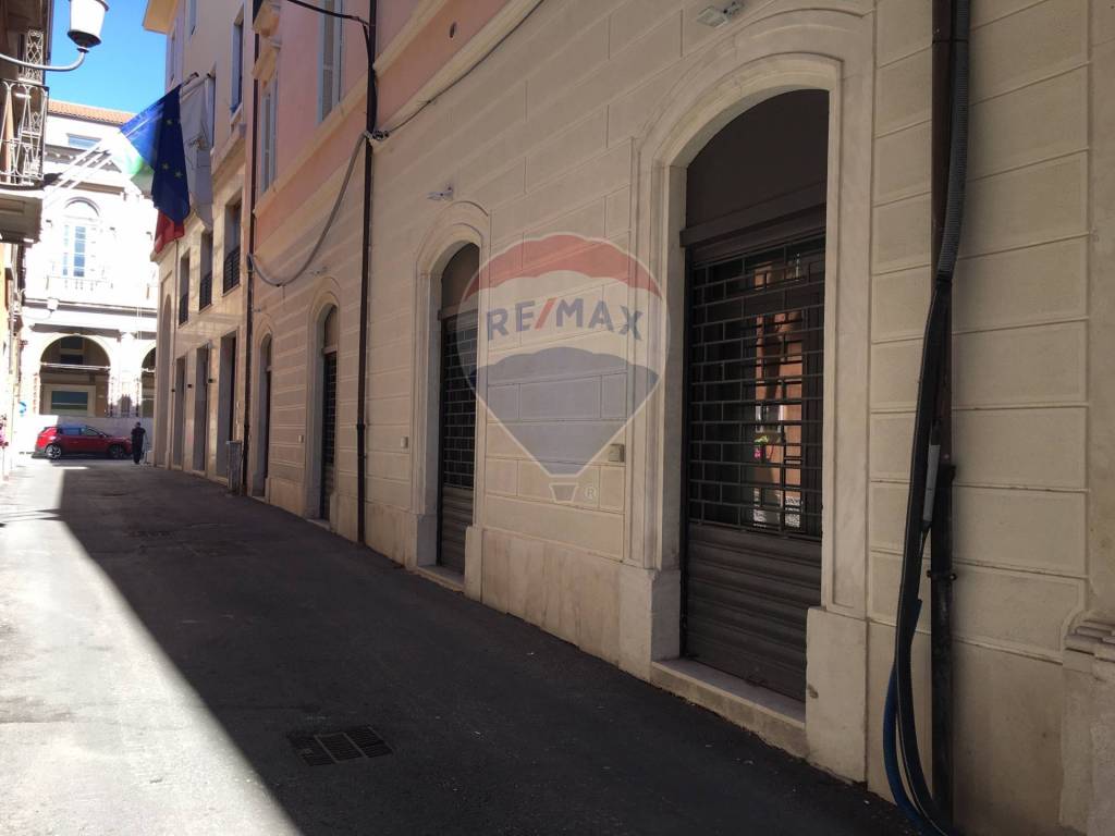 negozio in affitto a L'Aquila in zona Centro Città