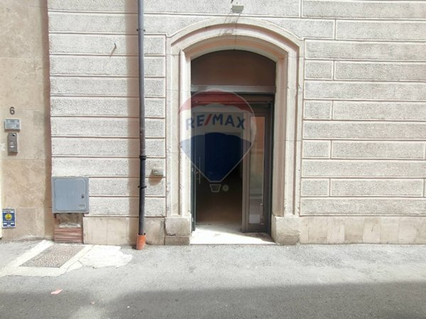 locale commerciale in affitto a L'Aquila in zona Centro Città