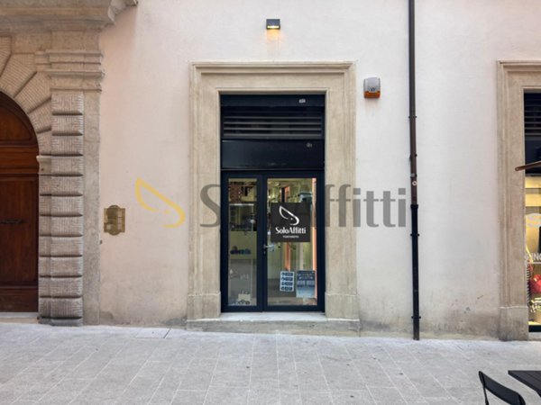 locale commerciale in affitto a L'Aquila in zona Centro Città
