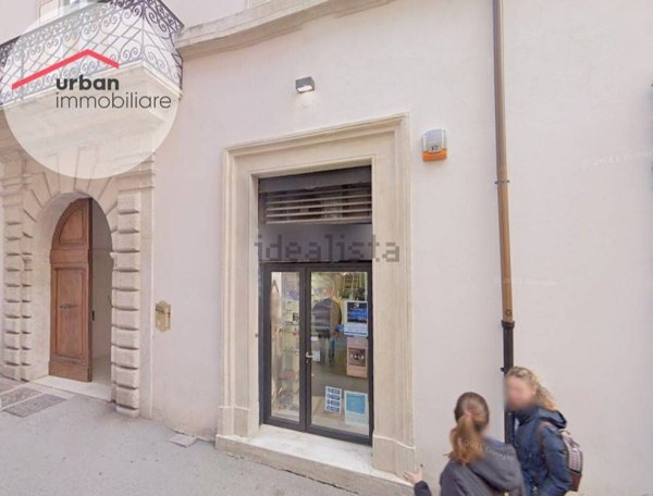 locale commerciale in affitto a L'Aquila in zona Centro Città