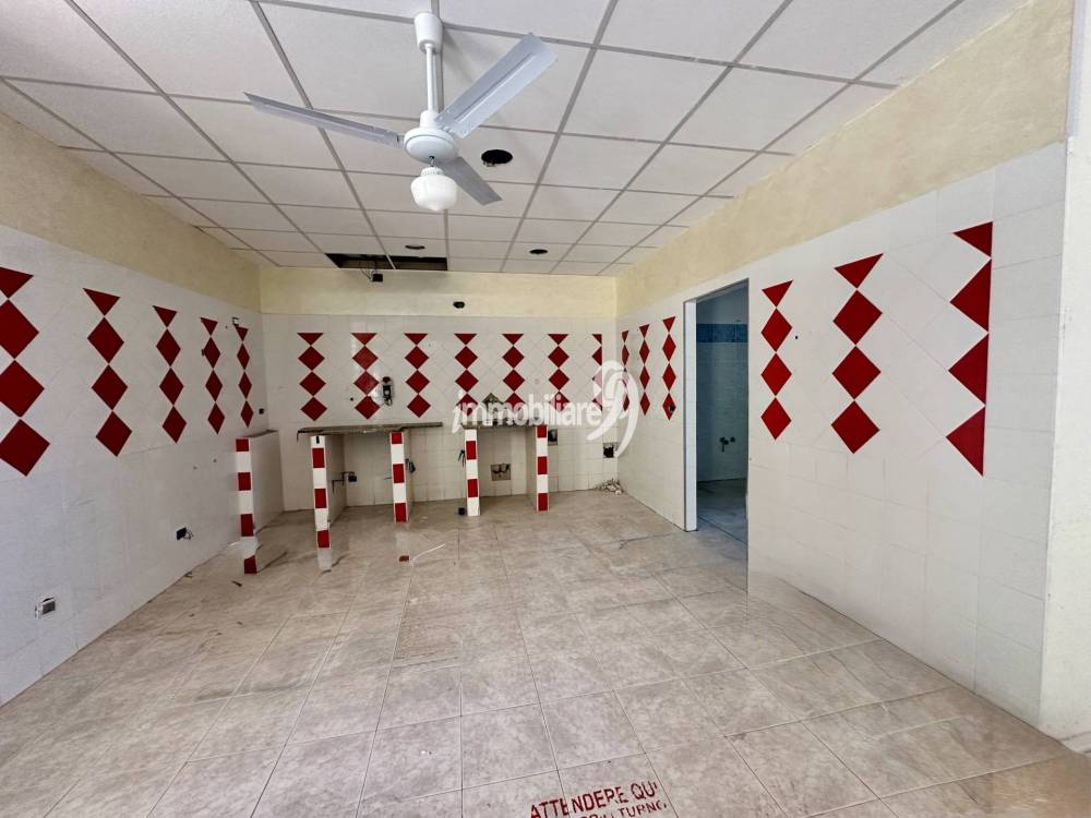 locale commerciale in affitto a L'Aquila