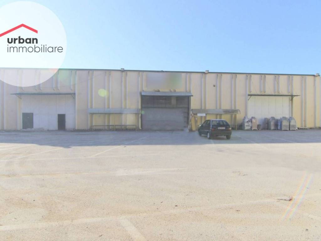 negozio in affitto a L'Aquila in zona Pettino