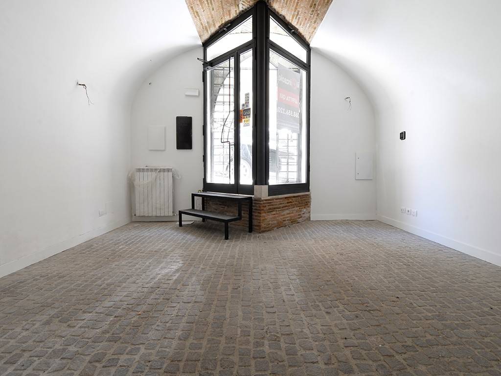 negozio in affitto a L'Aquila in zona Centro Città