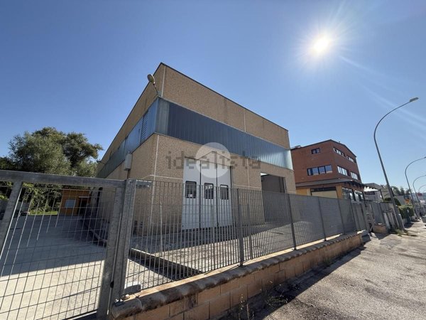 capannone in affitto a L'Aquila