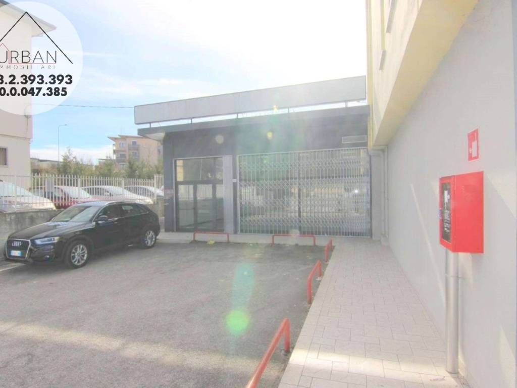 negozio in affitto a L'Aquila in zona Pettino