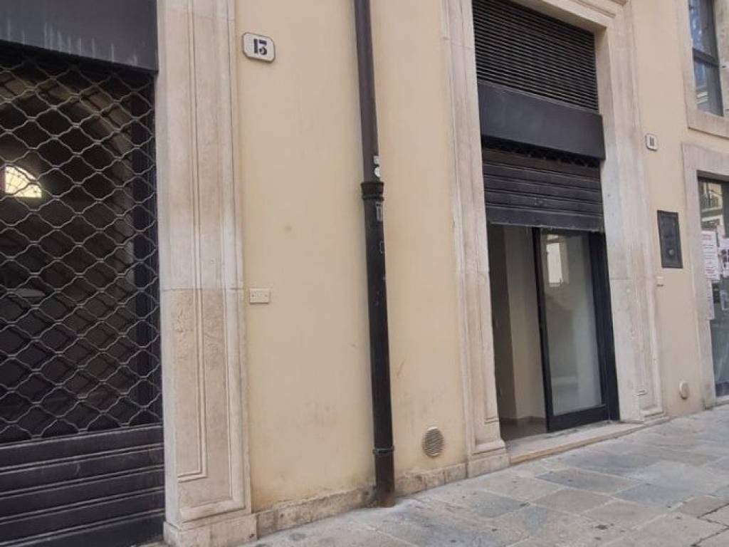 negozio in affitto a L'Aquila in zona Centro Città