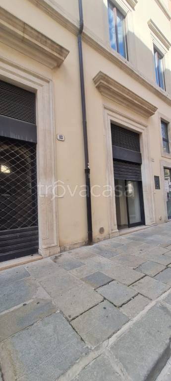 negozio in affitto a L'Aquila in zona Centro Città