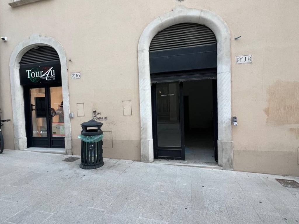 negozio in affitto a L'Aquila in zona Centro Città