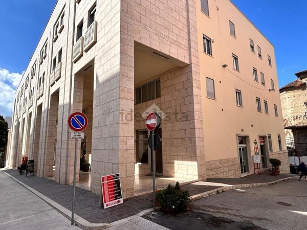 locale commerciale in affitto a L'Aquila in zona Centro Città