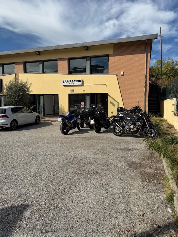 locale commerciale in affitto a L'Aquila