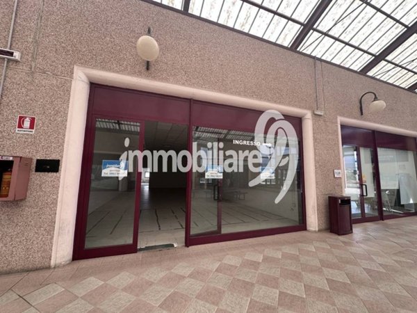 negozio in affitto a L'Aquila in zona Pettino