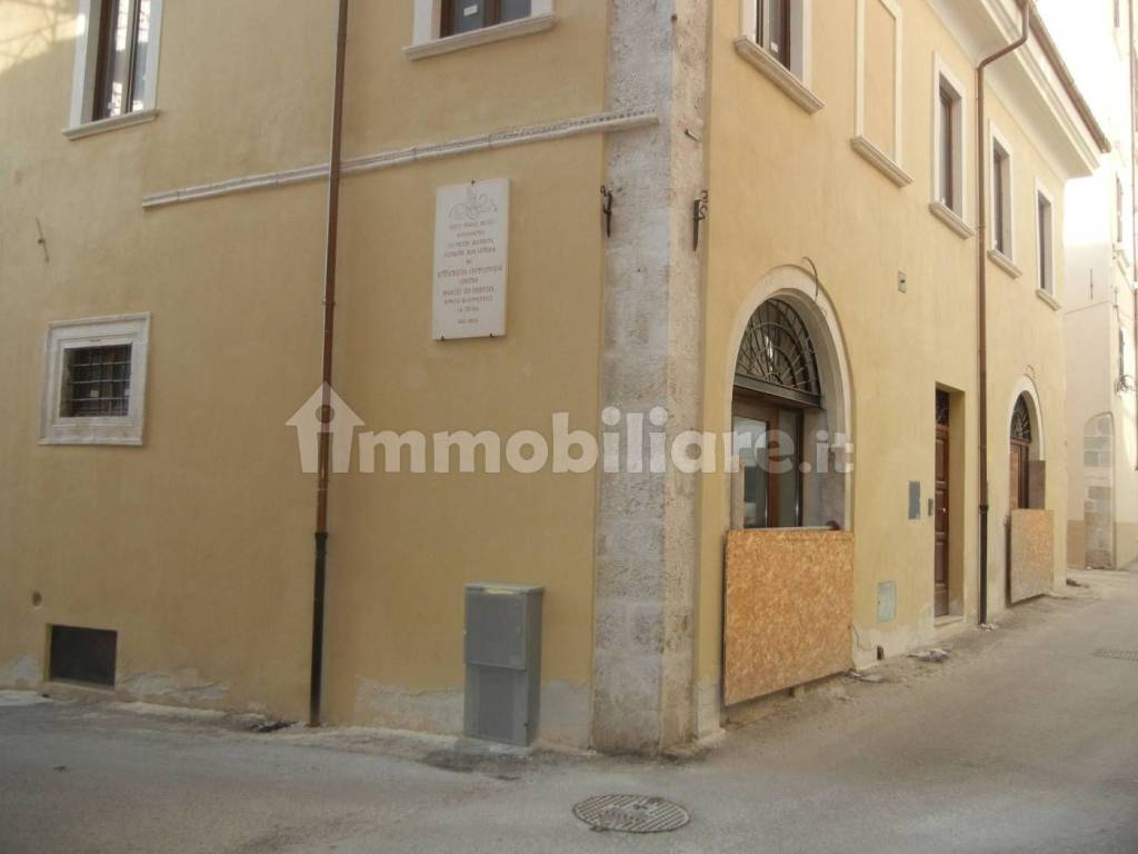 negozio in affitto a L'Aquila in zona Centro Città