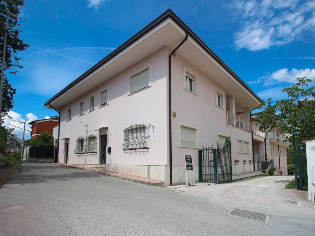 negozio in affitto a L'Aquila in zona Torrione