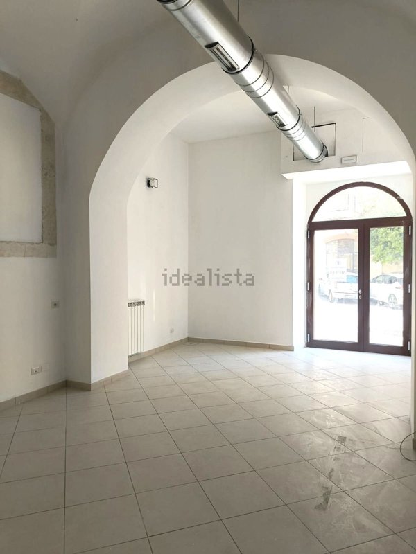 locale commerciale in affitto a L'Aquila