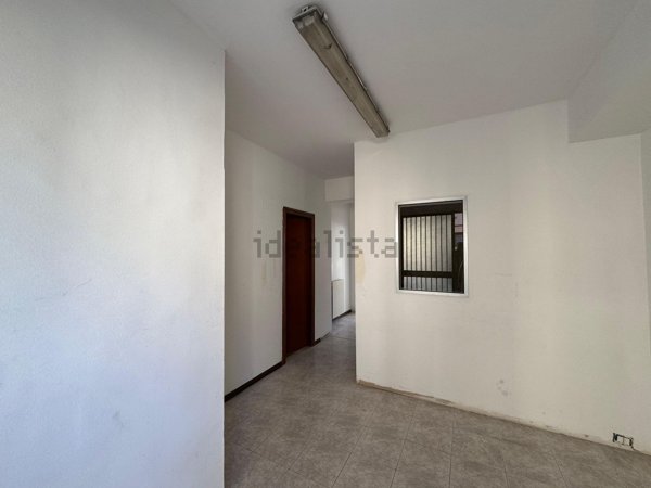 locale commerciale in affitto a L'Aquila