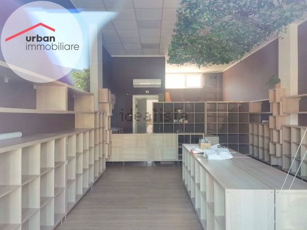 locale commerciale in affitto a L'Aquila