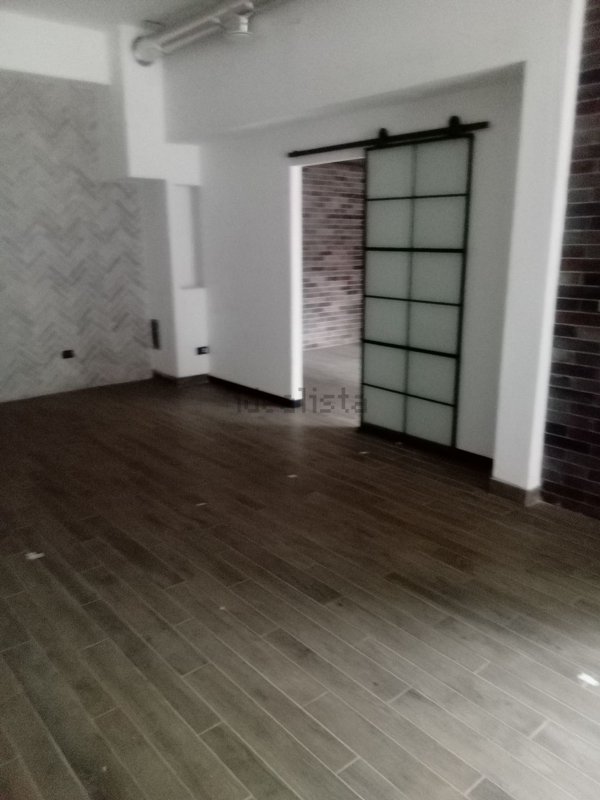 locale commerciale in affitto a L'Aquila