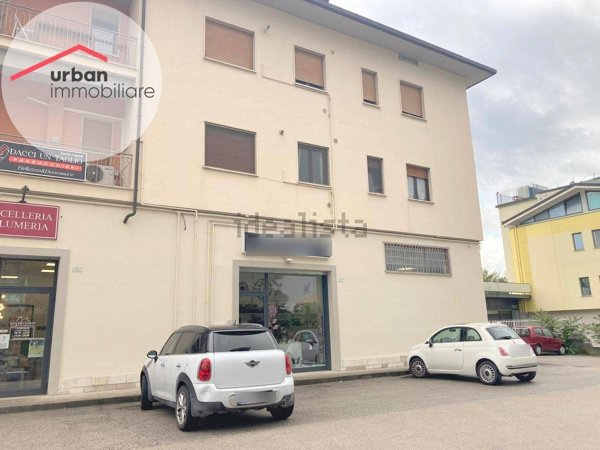 locale commerciale in affitto a L'Aquila