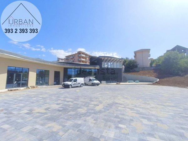 locale commerciale in affitto a L'Aquila