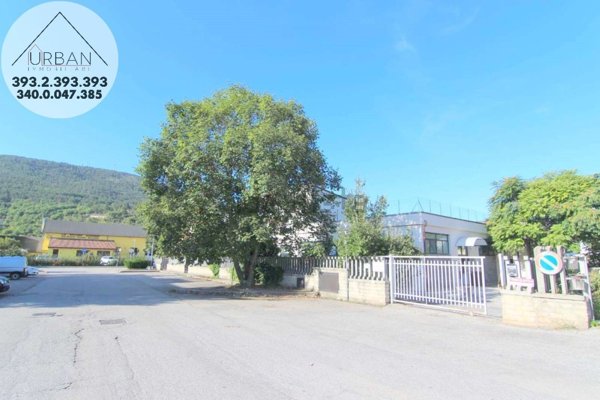 locale commerciale in affitto a L'Aquila