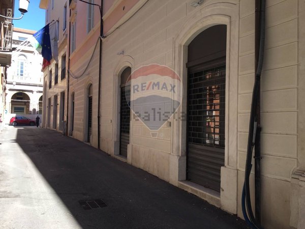 locale commerciale in affitto a L'Aquila in zona Centro Città