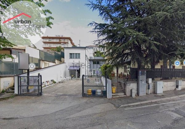 locale commerciale in affitto a L'Aquila