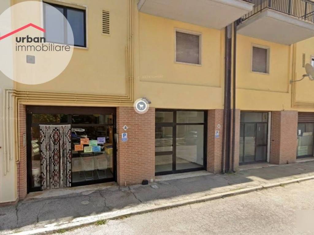negozio in affitto a L'Aquila in zona Pettino