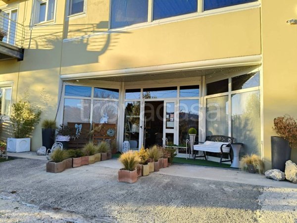 locale commerciale in affitto a L'Aquila in zona Preturo