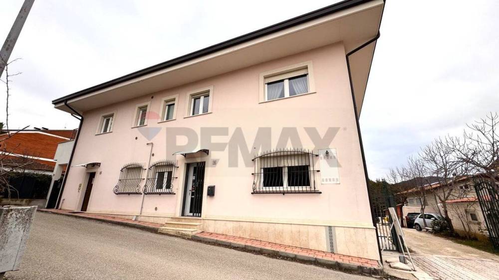 locale commerciale in affitto a L'Aquila in zona Centro Città