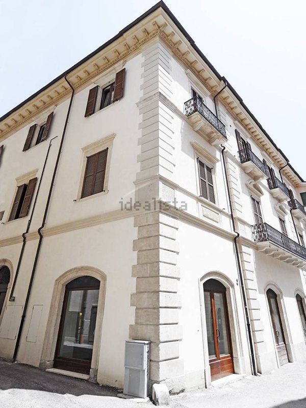 locale commerciale in affitto a L'Aquila in zona Centro Città