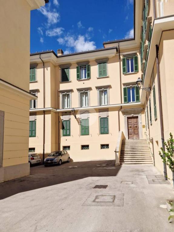 appartamento in affitto a L'Aquila in zona Centro Città