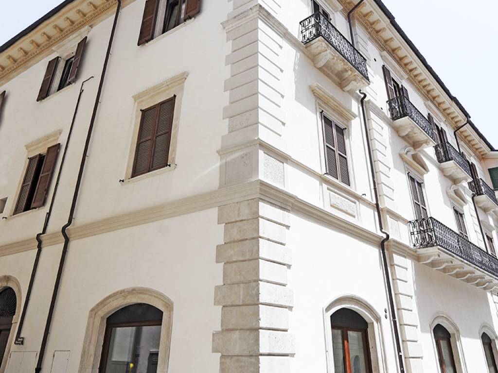 negozio in affitto a L'Aquila in zona Centro Città
