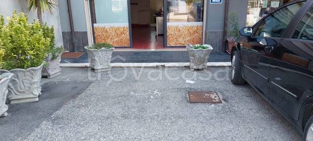 negozio in affitto a L'Aquila in zona Pettino