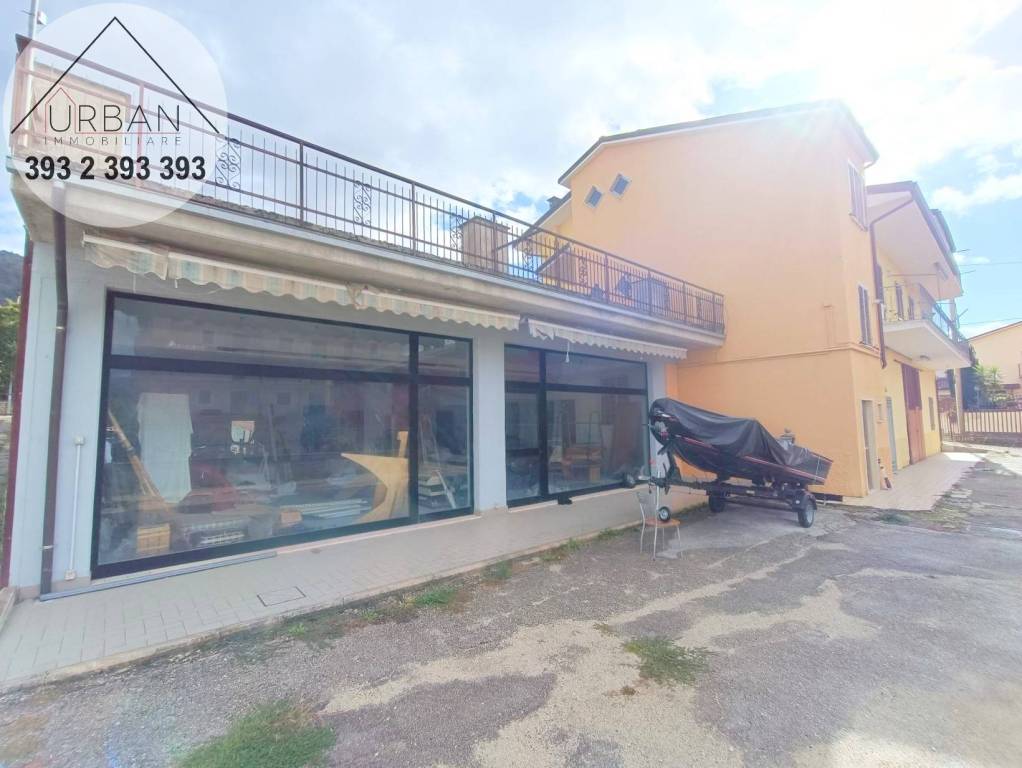 negozio in affitto a L'Aquila in zona Cansatessa
