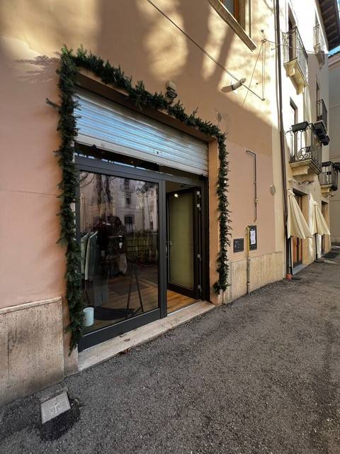 negozio in affitto a L'Aquila in zona Centro Città