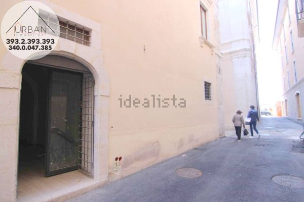 locale commerciale in affitto a L'Aquila in zona Centro Città