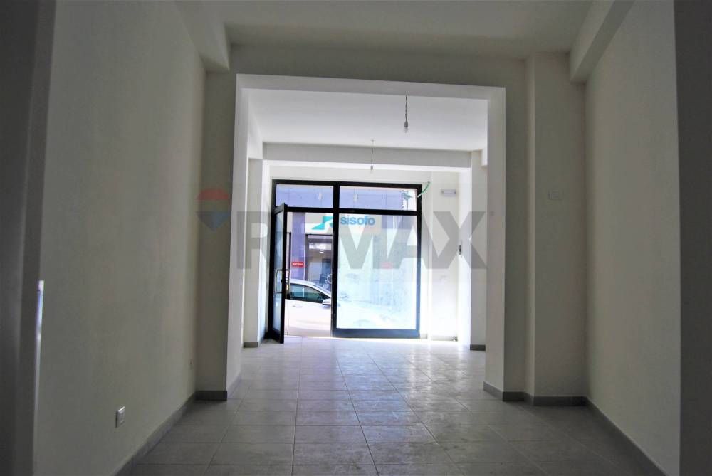 locale commerciale in affitto a L'Aquila