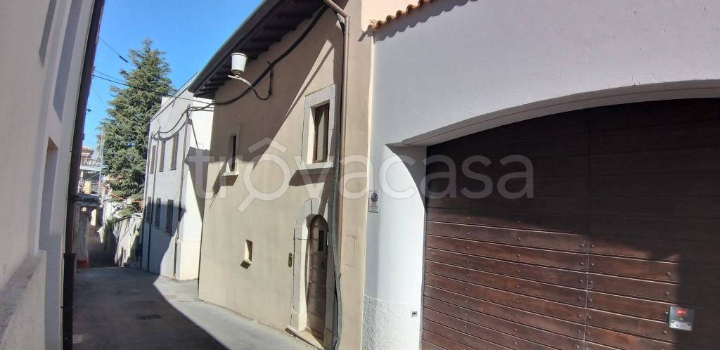 casa indipendente in affitto a L'Aquila in zona San Pietro