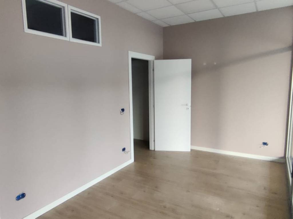 negozio in affitto a L'Aquila in zona Torrione