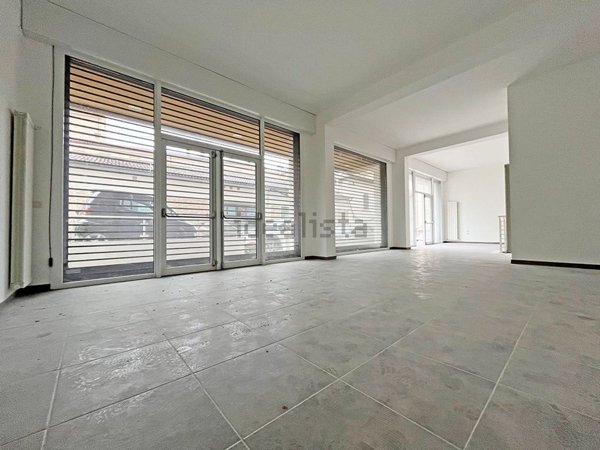 locale commerciale in affitto a L'Aquila