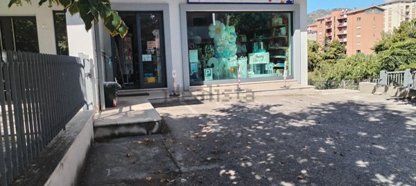locale commerciale in affitto a L'Aquila