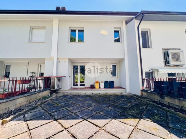 casa indipendente in affitto a L'Aquila