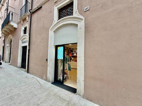 negozio in affitto a L'Aquila in zona Centro Città
