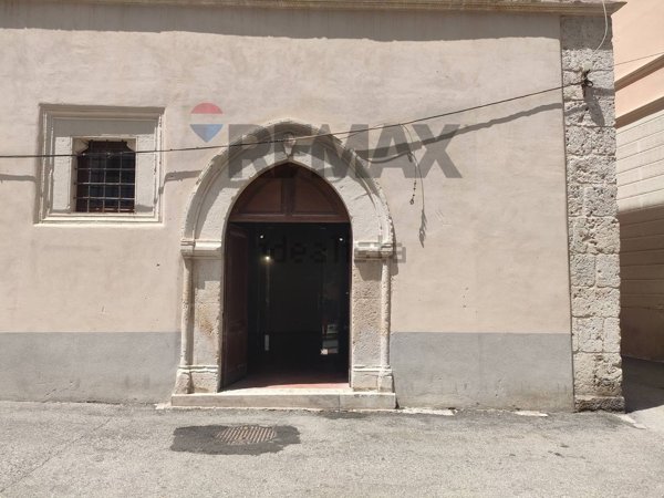 locale commerciale in affitto a L'Aquila in zona Centro Città