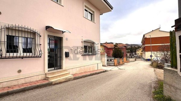 locale commerciale in affitto a L'Aquila in zona Acquasanta