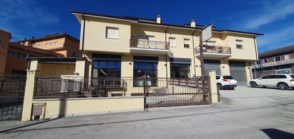 locale commerciale in affitto a L'Aquila