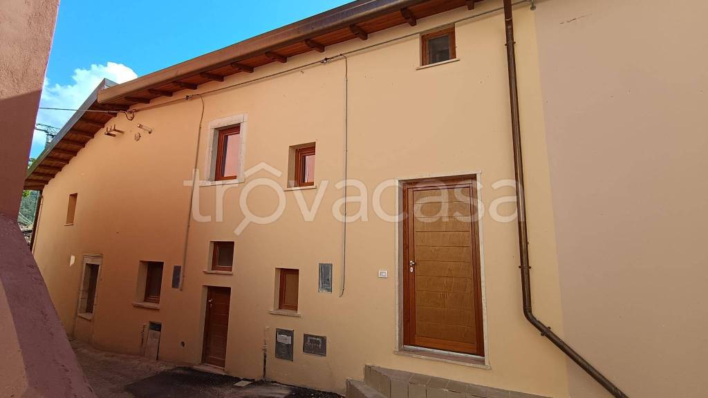casa indipendente in affitto a L'Aquila in zona Collebrincioni